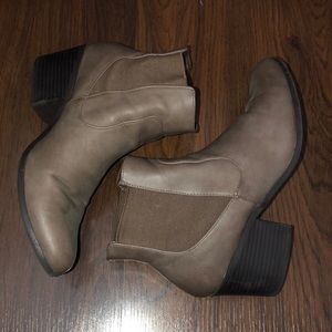 Final saleee!!!! Forever 21 booties